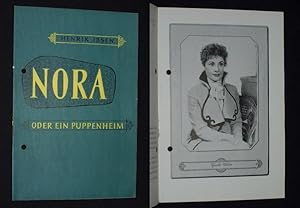 Imagen del vendedor de Programmheft 5 Deutsches Theater Berlin 1955/56. NORA ODER EIN PUPPENHEIM von Henrik Ibsen. Regie: John Hanau, Bhnenbild/ Kostme: Bert Kistner. Mit Gisela Uhlen (Nora), Wilhelm Koch-Hooge (Hellmer), Martin Flrchinger, Gisela May, Gerhard Bienert, Viola Schulz, Uwe Mller, Joachim Bormke, Paula Ronay, Katharina Matz, Otto Schrder a la venta por Fast alles Theater! Antiquariat fr die darstellenden Knste