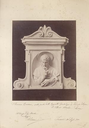 Fotografia originale, riproducente un bassorilievo in marmo, che raffigura il busto di San France...