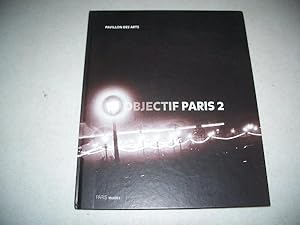 Imagen del vendedor de Objectif Paris 2: Images de la Ville a Travers Cinq Collections Photographiques Parisiennes (Pavillon des Arts 15 Avril 2005-10 Julliet 2005) a la venta por Easy Chair Books