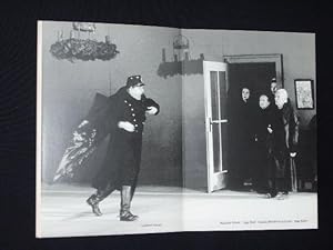 Image du vendeur pour Programmheft 9 Bayerisches Staatsschauspiel, Residenz-Theater 2001/02. DER VATER von Strindberg. Insz.: Thomas Langhoff, Bhne/ Kostme: Jrgen Kruse. Mit Lambert Hamel, Cornelia Froboess, Lisa Wagner, Stefan Hunstein, Claus Ebert, Inge Keller, A. Bittl mis en vente par Fast alles Theater! Antiquariat fr die darstellenden Knste