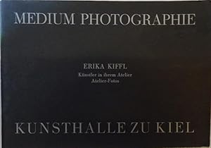 Bild des Verkufers fr Erika Kiffl. Knstler in Ihrem Atelier (Atelier-Fotos). zum Verkauf von erlesenes  Antiquariat & Buchhandlung