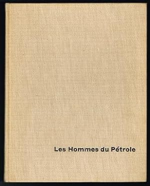 Les hommes du Pétrole (Ces images illustrent la vie des hommes qui ravitaillent le monde en pétro...