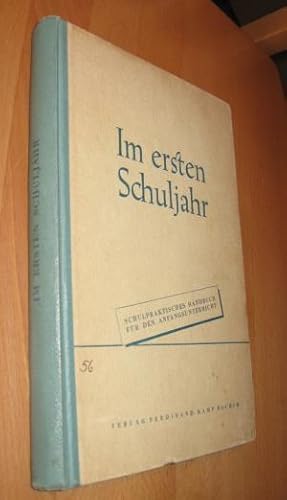 Imagen del vendedor de Im Ersten Schuljahr - Schulpraktisches Handbuch fr Den Anfangsunterricht a la venta por Dipl.-Inform. Gerd Suelmann