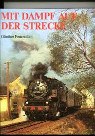 Mit Dampf auf der Strecke Dampflokomotiven der deutschen Reichsbahn im Bahnbetriebswerk, vor Schn...