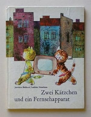 Image du vendeur pour Zwei Ktzchen und ein Fernsehapparat. mis en vente par antiquariat peter petrej - Bibliopolium AG