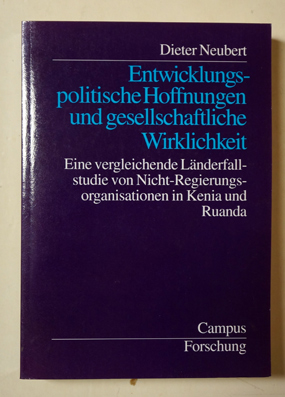 Bild des Verkufers fr Entwicklungspolitische Hoffnungen und gesellschaftliche Wirklichkeit. Eine vergleichende Lnderfallstudie von Nicht-Regierungsorganisationen in Kenia und Ruanda. zum Verkauf von antiquariat peter petrej - Bibliopolium AG