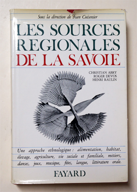 Seller image for Les sources regionales de la Savoie. Une approche ethnologique: Alimentation, habitat, levage, agriculture, vie sociale et familiale, mtiers, danses, jeux, musique, ftes, langue, littrature orale. for sale by antiquariat peter petrej - Bibliopolium AG