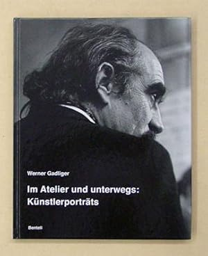 Imagen del vendedor de Im Atelier und unterwegs: Knstlerportrts. a la venta por antiquariat peter petrej - Bibliopolium AG