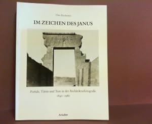 Im Zeichen des Janus. Portale, Türen u. Tore in d. Architekturfotografie 1840 - 1980. Otto Hochre...