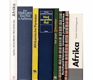 Bild des Verkufers fr Konvolut "Afrika im Umbruch". 17 Titel. 1.) Inge Grau, Christian Mhrdel u. a.: Afrika, Geschichte und Gesellschaft im 19. und 20. Jahrhundert, Edition Weltregionen Promedia Wien 2.) Peter Scholl-Latour: Mord am groen Flu, Ein Vierteljahrhundert afrikanische Unabhngigkeit 3.)  Mobutu: Seit 22 Jahren an der Macht. Ein Gesprchmit dem Staatsprsidenten von Zaire", Artikel aus  Der Tagesspiegel" Nr. 12 956. 4.) "Eine Hydra mit tausend Kpfen. Peter Scholl-Latour ber die Taliban und Al Qaida, deutsche Arroganz und die Angst des 'Weien Mannes'" 5.) Jiri Hanzelka; Miroslav Zigmund: Afrika, Traum und Wirklichkeit, Auswahl in einem Band 6.) Das Entstehen der modernen Eliten in Afrika seit der Mitte des 18. Jahrhunderts, Beitrag zum XIII. Internationalen Kongress der Historischen Wissenschaften, Moskau, 16-23 August 1970 7.) Christian Mhrdel: Afrikanische Pateien im revolutionren Befreiungskampf, Ein Beitrag zur Analyse und Theorie der nationalen Befreiungsrevolution der Gegenwart 8.) He zum Verkauf von Agrotinas VersandHandel