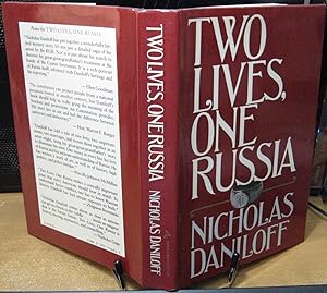 Bild des Verkufers fr Two Lives One Russia zum Verkauf von Phyllis35