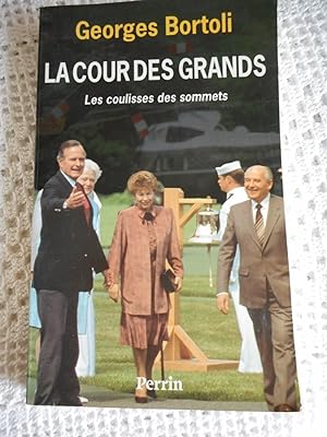 Seller image for La cour des grands - Les coulisses des sommets for sale by Frederic Delbos