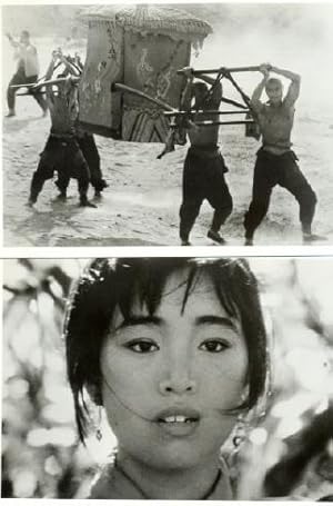PRESSEFOTOS. 2 Fotos aus dem Film "Rotes Kornfeld" (1987). Regie : ZHANG YINO. Foto : Sputnik Fil...