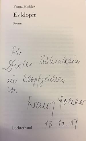 Bild des Verkufers fr Es klopft.- signiert, Widmungsexemplar Roman. zum Verkauf von Bhrnheims Literatursalon GmbH
