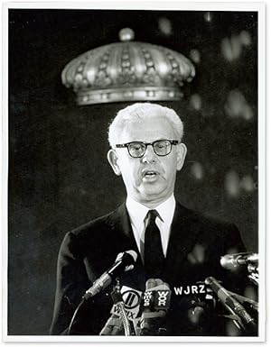 Immagine del venditore per 9" x 7" Black-and-White Press Portrait Photograph of Goldberg venduto da The Lawbook Exchange, Ltd., ABAA  ILAB