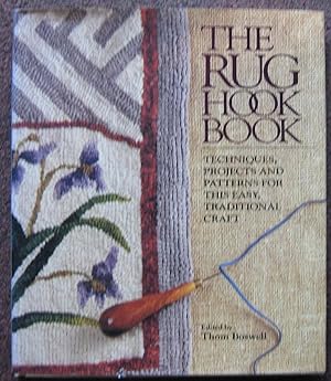 Imagen del vendedor de THE RUG HOOK BOOK. TECHNIQUES, PROJECTS AND PATTERNS FOR THIS EASY, TRADITIONAL CRAFT. a la venta por Graham York Rare Books ABA ILAB