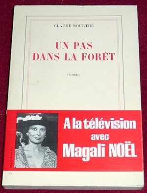 Seller image for UN PAS DANS LA FORÊT - Roman for sale by LE BOUQUINISTE