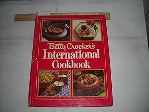 Image du vendeur pour Betty Crocker's International Cookbook / Cook Book 1980 First Edition 4 Picture Cover [A Cookbook / Recipe Collection / Compilation of Fresh Ideas, Traditional / Regional Fare, Comprehensive Cooking Instructions + Techniques explained] mis en vente par GREAT PACIFIC BOOKS