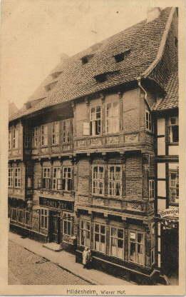 Image du vendeur pour Wiener Hof. Ansichtskarte in brunlichem Lichtdruck. Abgestempelt Hildesheim 25.06.1912. mis en vente par Antiquariat Heinz Tessin