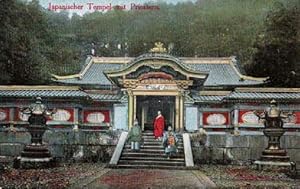 Bild des Verkufers fr Japanischer Tempel mit Priestern. Ansichtskarte in farbigem Lichtdruck. Ungelaufen. zum Verkauf von Antiquariat Heinz Tessin