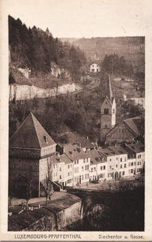 Imagen del vendedor de Luxembourg-Pfaffenthal. Siechthor u. Gasse. Ansichtskarte in Lichtdruck. Ungelaufen. a la venta por Antiquariat Heinz Tessin