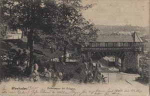 Heidenmauer mit Anlagen. Ansichtskarte in Lichtdruck. Abgestempelt Wiesbaden 10.11.1905.