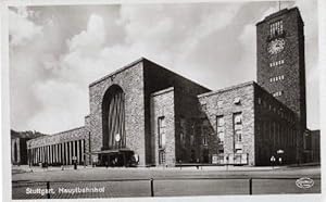 Bild des Verkufers fr Hauptbahnhof. Ansichtskarte in Lichtdruck. Abgestempelt Stuttgart 30.07.1935. zum Verkauf von Antiquariat Heinz Tessin