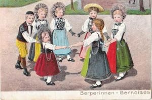 Bild des Verkufers fr Bernerinnen - Bernoises. Kindergruppe. Postkarte in geprgter Farblithographie. Abgestempelt 11.07.1910. zum Verkauf von Antiquariat Heinz Tessin