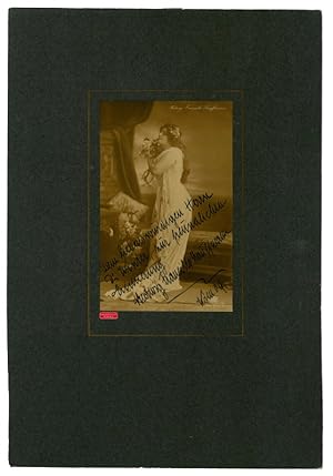 Seller image for Portraitphotographie mit eigenh. Widmung und U. for sale by Antiquariat INLIBRIS Gilhofer Nfg. GmbH