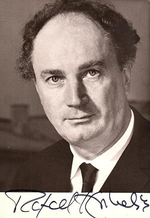 Dirigent und Komponist (1914-1996). Portraitphotographie mit eigenh. U.