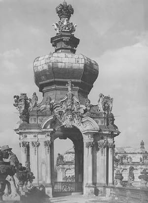 Dresden - Zwinger - Kronentor. Seitenansicht von der Balustrade aus gesehen. Silbergelatine - Abz...