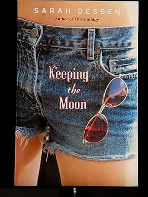 Imagen del vendedor de Keeping the Moon a la venta por Mad Hatter Bookstore