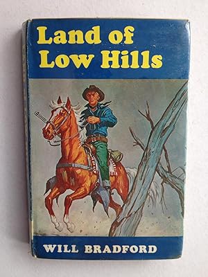 Imagen del vendedor de Land of Low Hills a la venta por Book Souk