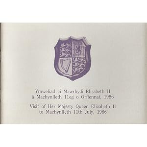 Image du vendeur pour COMMEMORATIVE BOOKLET OF HER MAJESTY THE QUEEN'S VISIT TO MACHYNLLETH ON JULY 11th, 1986. LLYFRYN I GOFFAU YMWELIAD EI MAWRHYDI Y FRENHINES A MACHYNLLETH AR ORFFENAF 11eg, 1986: By David Wyn Davies. mis en vente par Coch-y-Bonddu Books Ltd