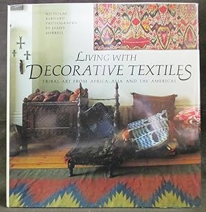 Bild des Verkufers fr Living wth Decorative Textiles : Tribal Art From Africa, Asia and the Americas zum Verkauf von Exquisite Corpse Booksellers