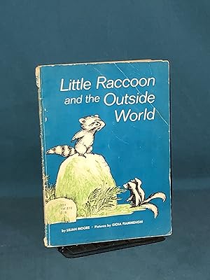 Bild des Verkufers fr Little Raccoon and the Outside World zum Verkauf von Red Owl Books