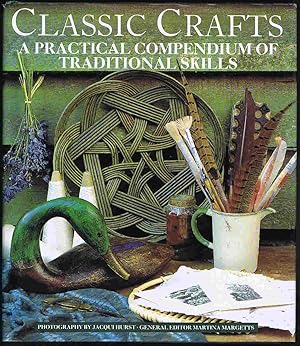 Image du vendeur pour Classic Crafts: A Practical Compendium of Traditional Skills mis en vente par Lazy Letters Books