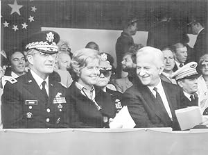 Parade zum Unabhängigkeitstag der USA. Generalmajor James G. Boatner (Stadtkommandant), Marianne ...