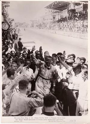 Original-Fotoabzug: "Mercedes-Benz Sieg in der ,Coppa Acerbo 1938' in Pescara (14.8.1938). Der Si...