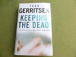 Immagine del venditore per Keeping the Dead: A Rizzoli & Isles Novel: MINT SIGNED LINED & PUBLICATION DAY DATED FIRST EDITION with coloured Launch Flyer venduto da Welcombe Books