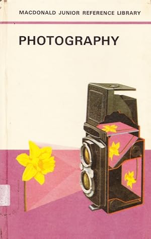 PHOTOGRAPHY (MACDONALD JUNIOR REFERENCE LIBRARY 42)