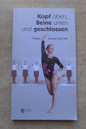 Seller image for Kopf oben, Beine unten und geschlossen - Frauen turnen sich frei. for sale by Antiquariat BcherParadies