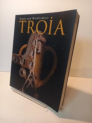 Bild des Verkufers fr Troia : Traum und Wirklichkeit. [Begleitband zur Ausstellung "Troia - Traum und Wirklichkeit", 17. Mrz bis 17. Juni 2001, Stuttgart, Forum der Landesbank Baden-Wrttemberg, Archologisches Landesmuseum Baden-Wrttemberg, 14. Juli bis 14. Oktober 2001, Braunschweigisches Landesmuseum Braunschweig, und Herzog-Anton-Ulrich-Museum. Burg Dankwarderode, 16. November 2001 bis 17. Februar 2002, Kunst- und Ausstellungshalle der Bundesrepublik Deutschland in Bonn] / Hrsg. Archologisches Landesmuseum Baden-Wrttemberg . [Red. Barbara Theune-Grokopf .] zum Verkauf von Antiquariat Langguth - lesenhilft