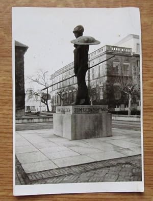 Seller image for Fotografie von Dr. Albiker "Athene technische Hochschule Karlsruhe) (Karte im Ansichtskartenformat hinten kurzer Text an einen Herrn Riegger, unterschrieben von Carl Albiker (SIGNIERT), mit seinem Stempel und einem Adressaufkleber) for sale by ANTIQUARIAT H. EPPLER