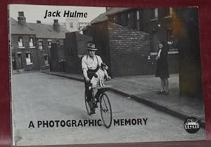 Imagen del vendedor de Jack Hulme. A Photographic Memory.A People's History of Yorkshire. a la venta por Bouquinerie du Varis