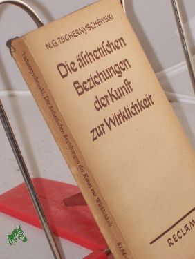 Image du vendeur pour Die sthetischen Beziehungen der Kunst zur Wirklichkeit / Nikolai Gawrilowitsch Tschernyschewski. Aus d. Russ. bertr. v. Ellen Zunk. Autorezension u. Vorw. zur 3. Ausg. bertrug Wolf Dwel. Mit e. Nachw. v. Walter Dietze mis en vente par Antiquariat Artemis Lorenz & Lorenz GbR