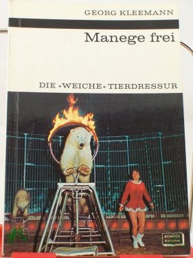 Immagine del venditore per Manege frei : Die weiche Tierdressur / Georg Kleemann. Mit 8 Fototaf. mit Bildern von K. Zeeb u.a. venduto da Antiquariat Artemis Lorenz & Lorenz GbR