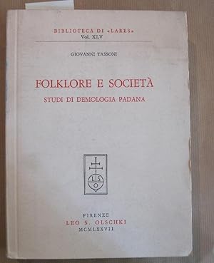 Bild des Verkufers fr Folklore e societa'. Studi di demologia padana zum Verkauf von Coenobium Libreria antiquaria