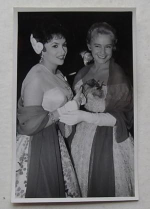 Original s/w Fotografie (Abgebildet: Maria Schell, Gina Lollobrigida bei der Bambi-Verleihung in ...