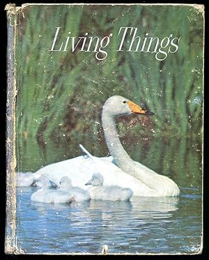 Image du vendeur pour Living Things: The Basic Science Series mis en vente par Little Stour Books PBFA Member